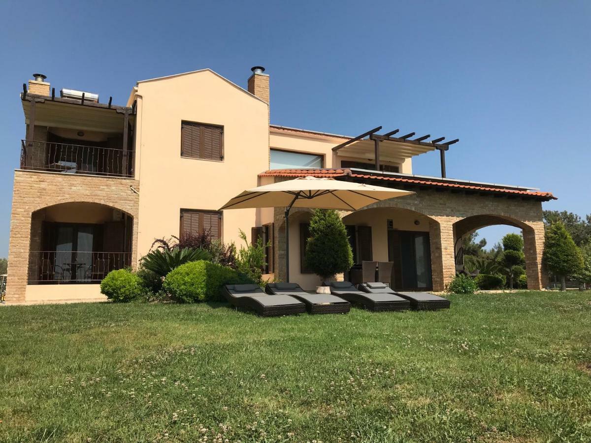 M Varkes Villa Nea Moudania Exterior foto